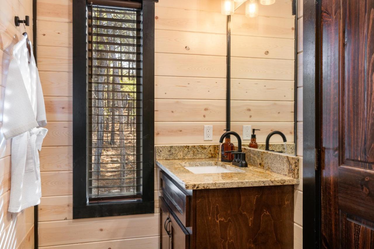 New Luxury Cabin, Hot Tub, Forest Views,Hotel Style Amenities Broken Bow Exteriér fotografie